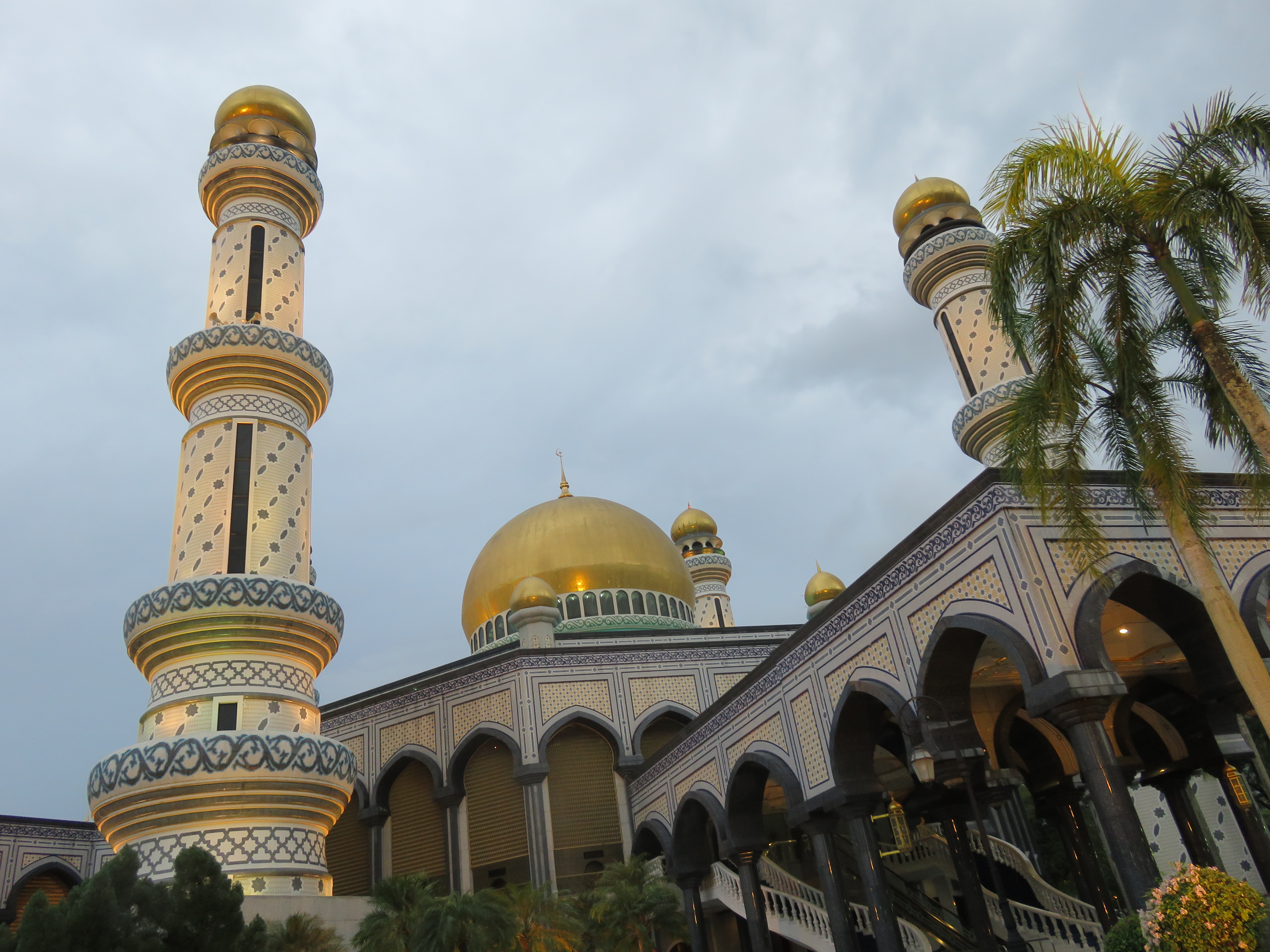 Masjid Hasanil Bolkiah. koleksi pribadi