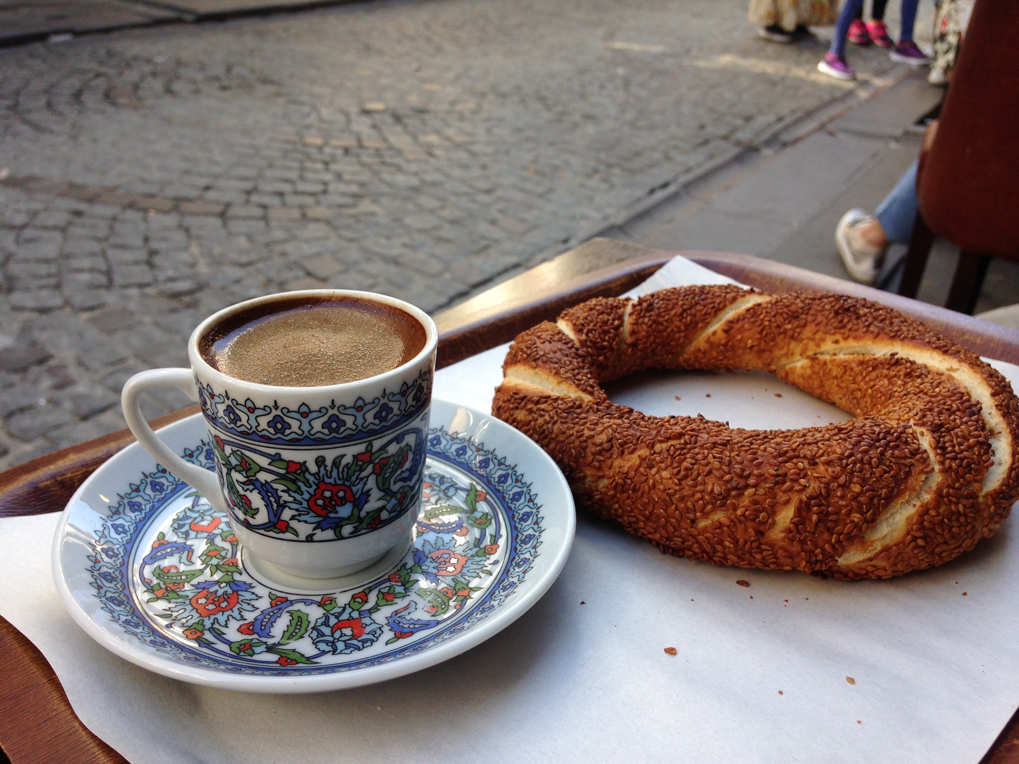 Simit dan kopi Turki, (c) Prisca Lohuis/Travelingyuk