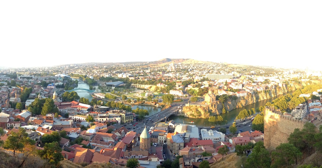 Panorama kota dari kastil Narikala (c) Prisca Lohuis/Travelingyuk