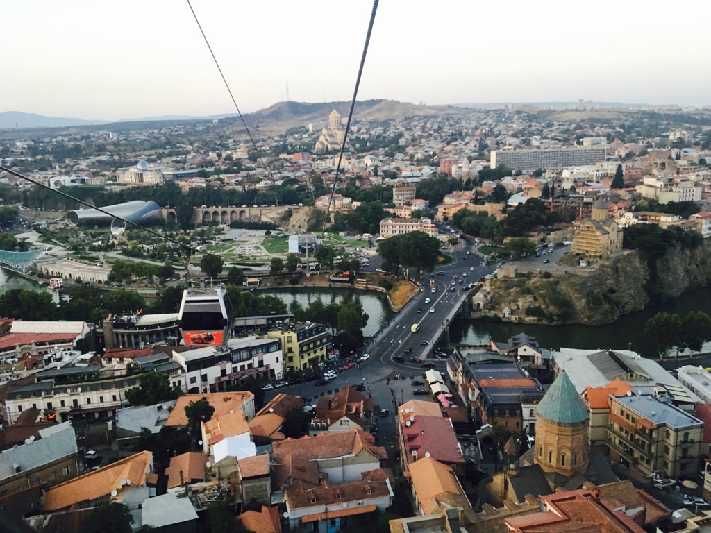 Pemandangan kota dari kereta gantung (c) Prisca Lohuis/Travelingyuk