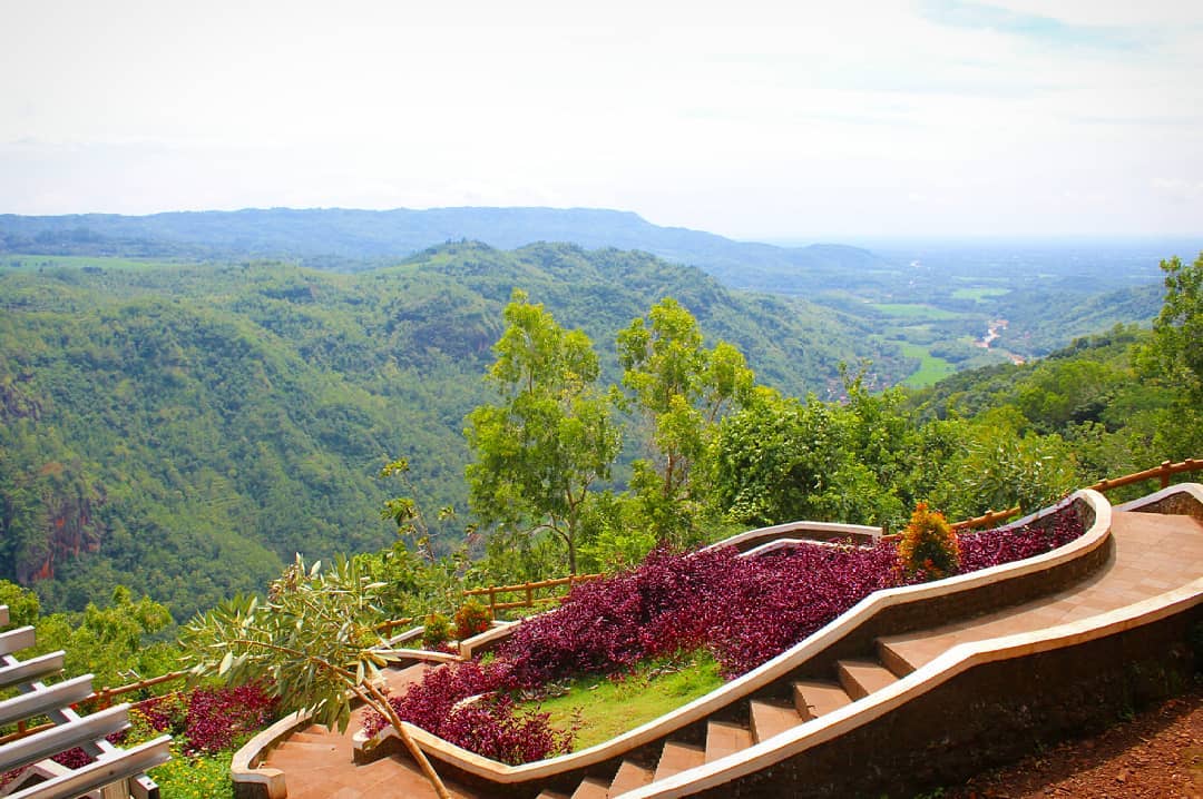 Pemandangan alam Kebun Buah Mangunan via Instagram vacationlands.id