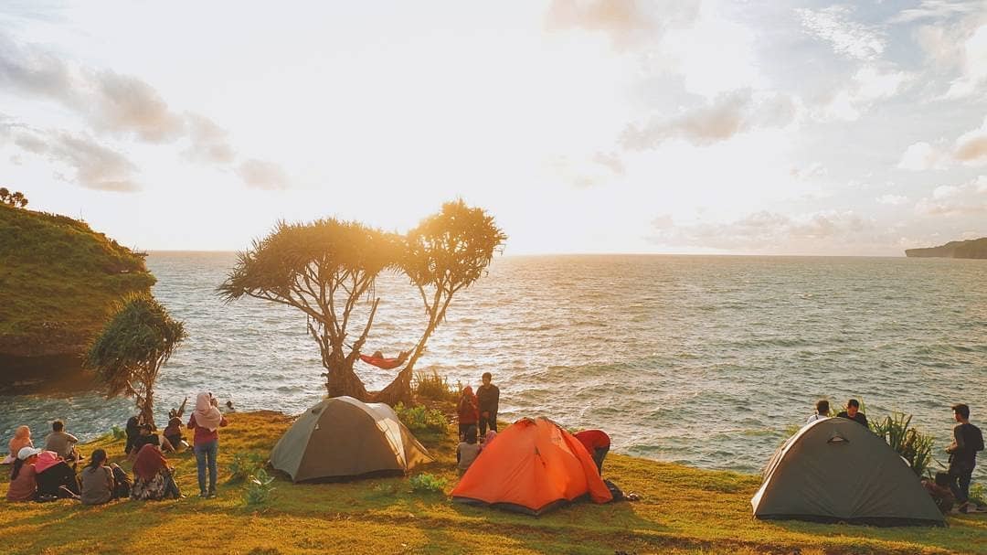 Menjadi salah satu rekomendasi pantai untuk kemping via Instagram jogjascenery