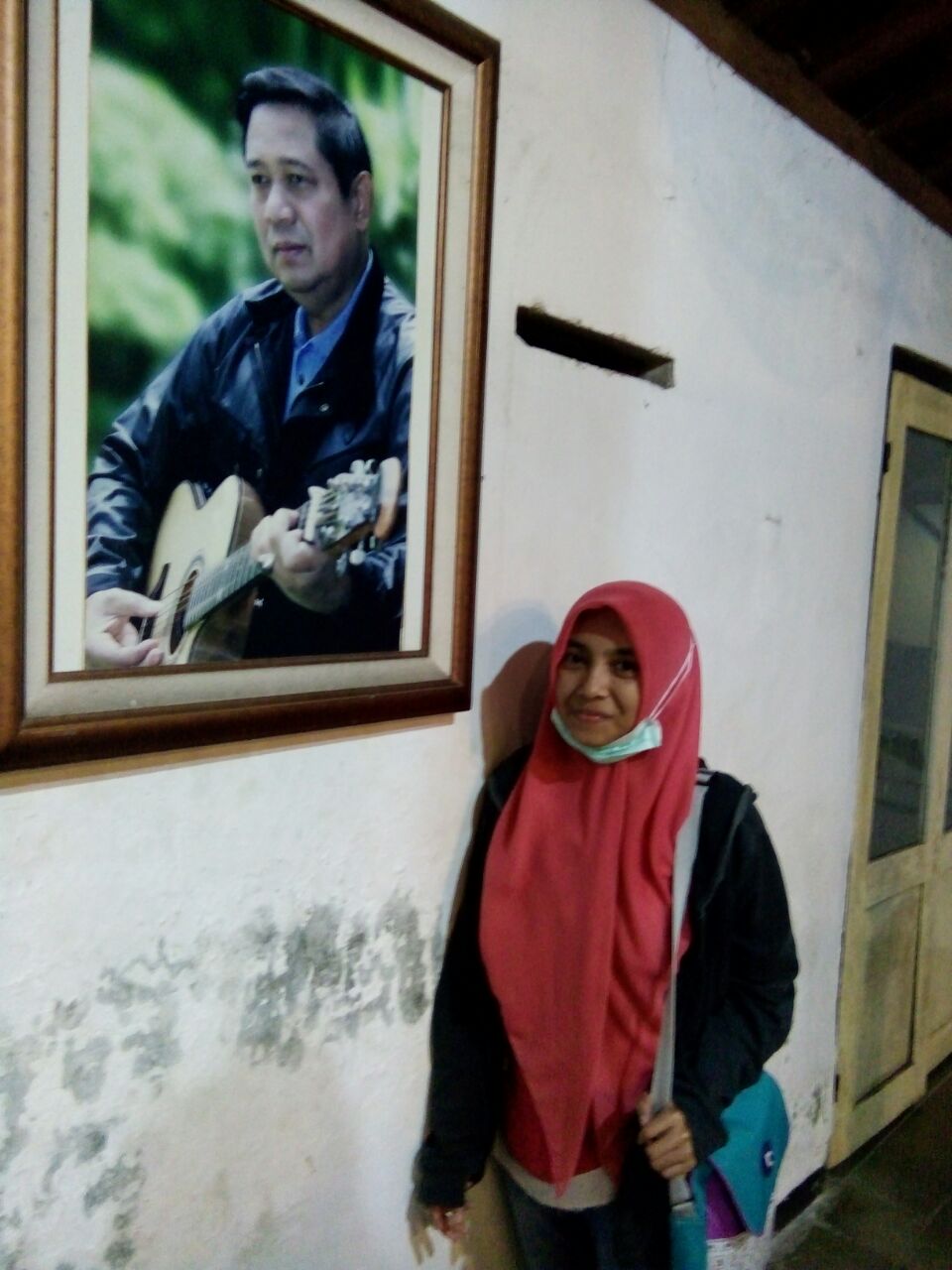 Kediaman SBY dipenuhi foto beliau (c) Verwati Iriani/Travelingyuk