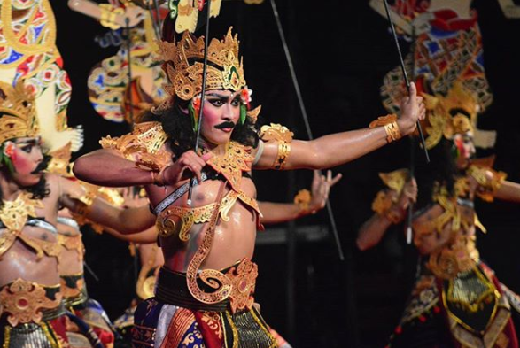 Potret kegagahan salah satu penari di Panggung Terbuka Ardha Candra