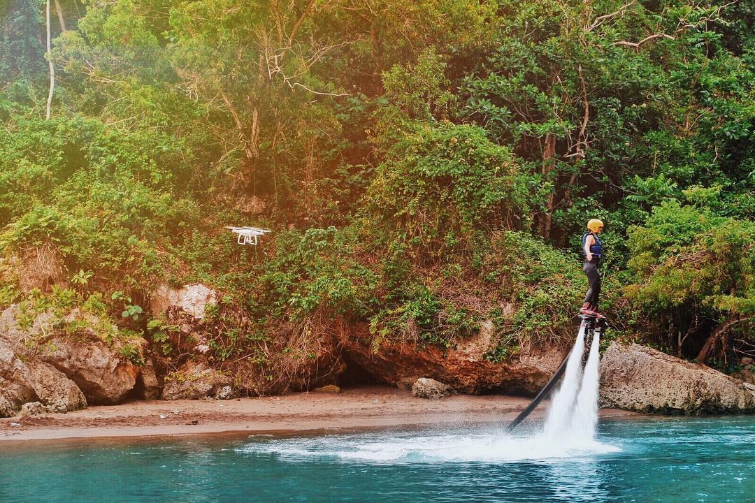 Wahana flyingboard yang mengagumkan via Instagram g_hanafiah