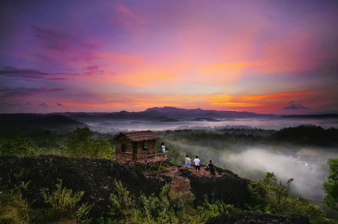 Kabut pagi di Gunung Ireng via Instagram gembel_motret