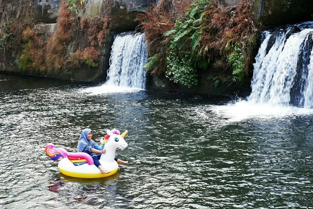 Floating di sungai via Instagram @jogloparisewu