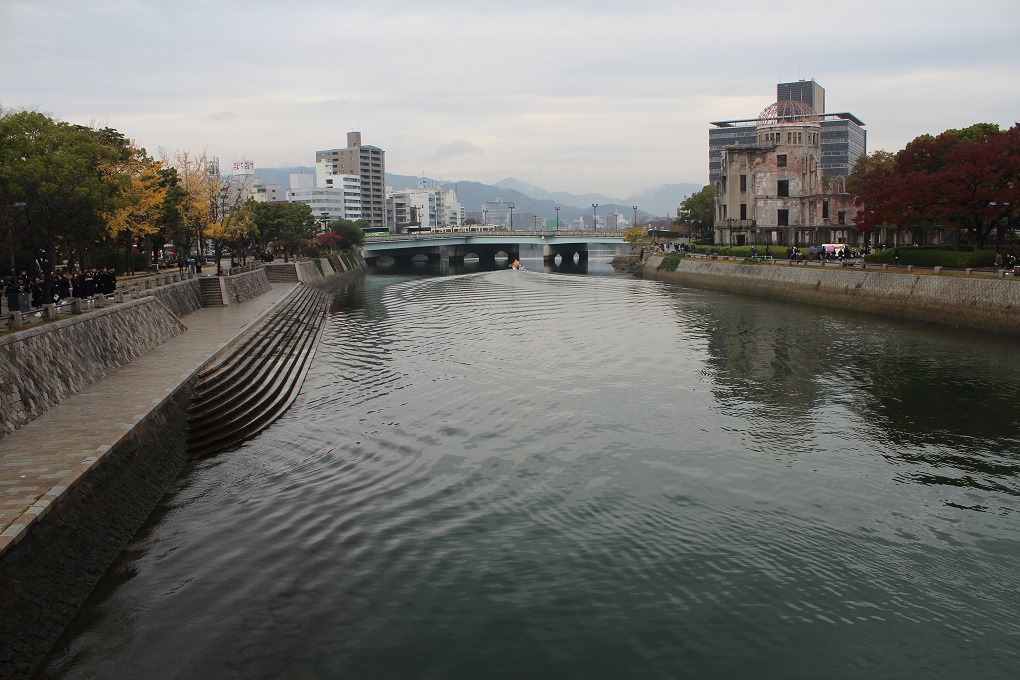 Jelajah Kota Hiroshima Seharian di Sungai Ota