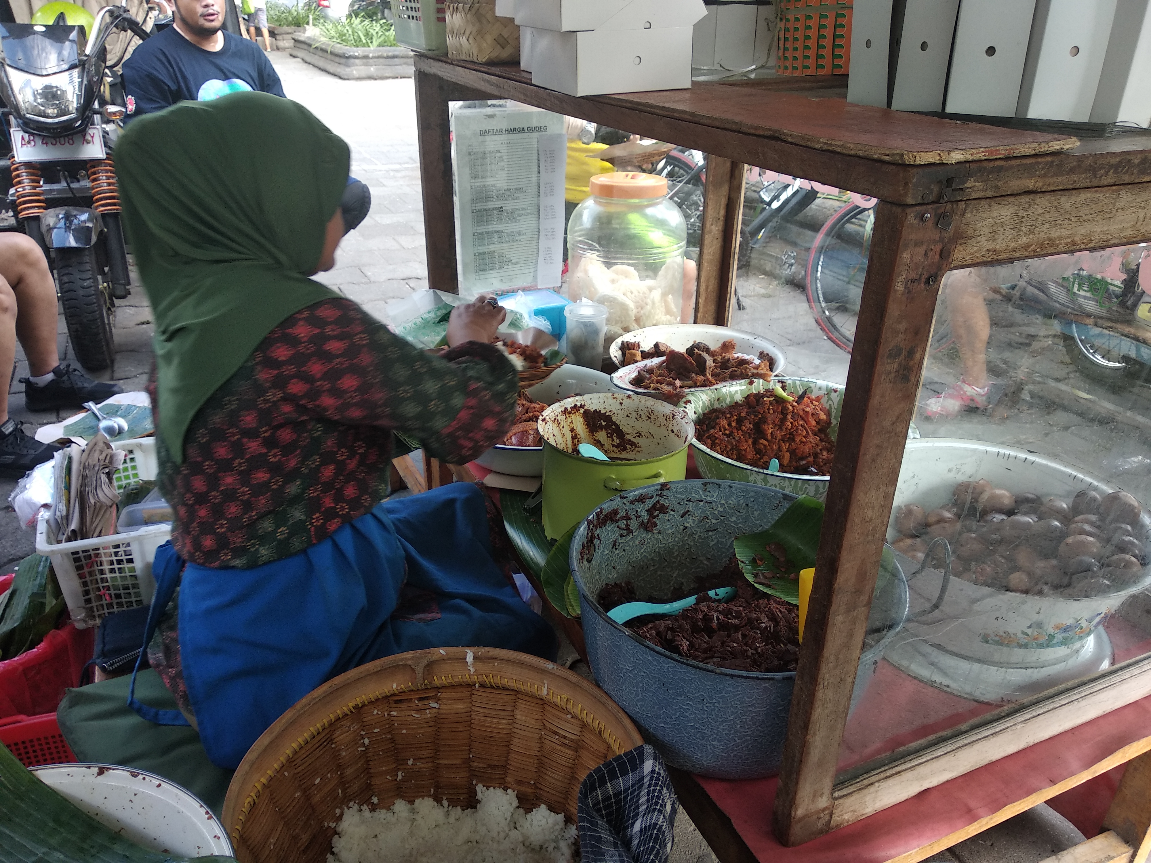 Penjual Gudeg (C) Rizky Nusantara/Travelingyuk