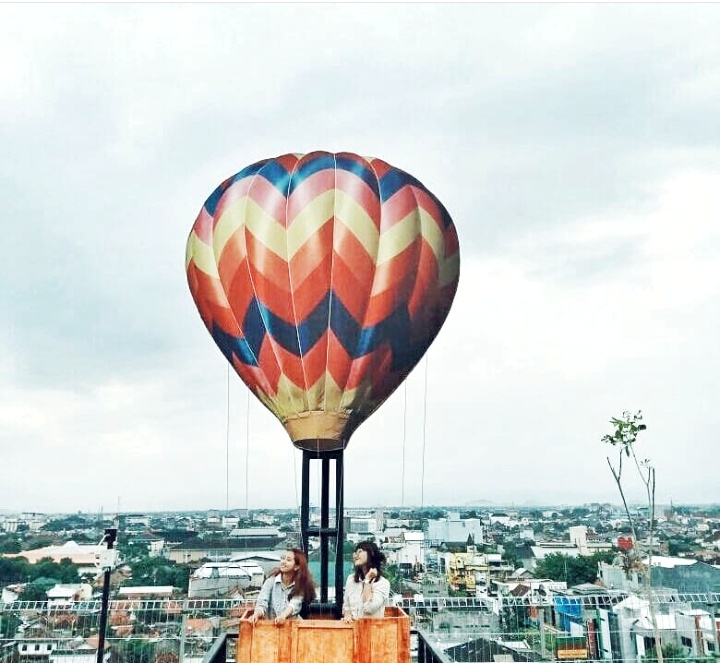 Spot keren balon udara via instagram @sevenskyjogja