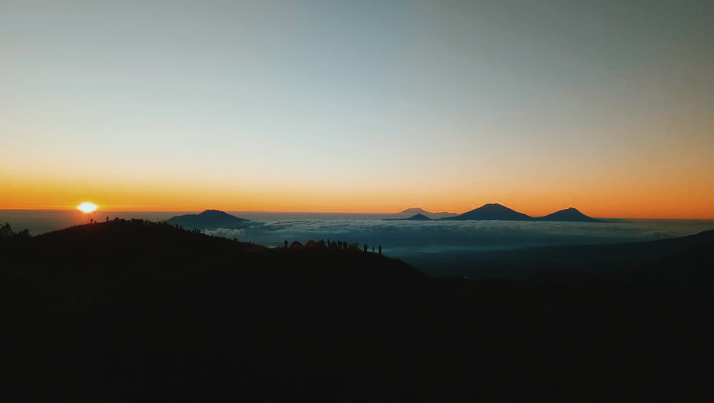 Matahari Terbit Gunung Prau (c)Mohammad Guruh/Travelingyuk
