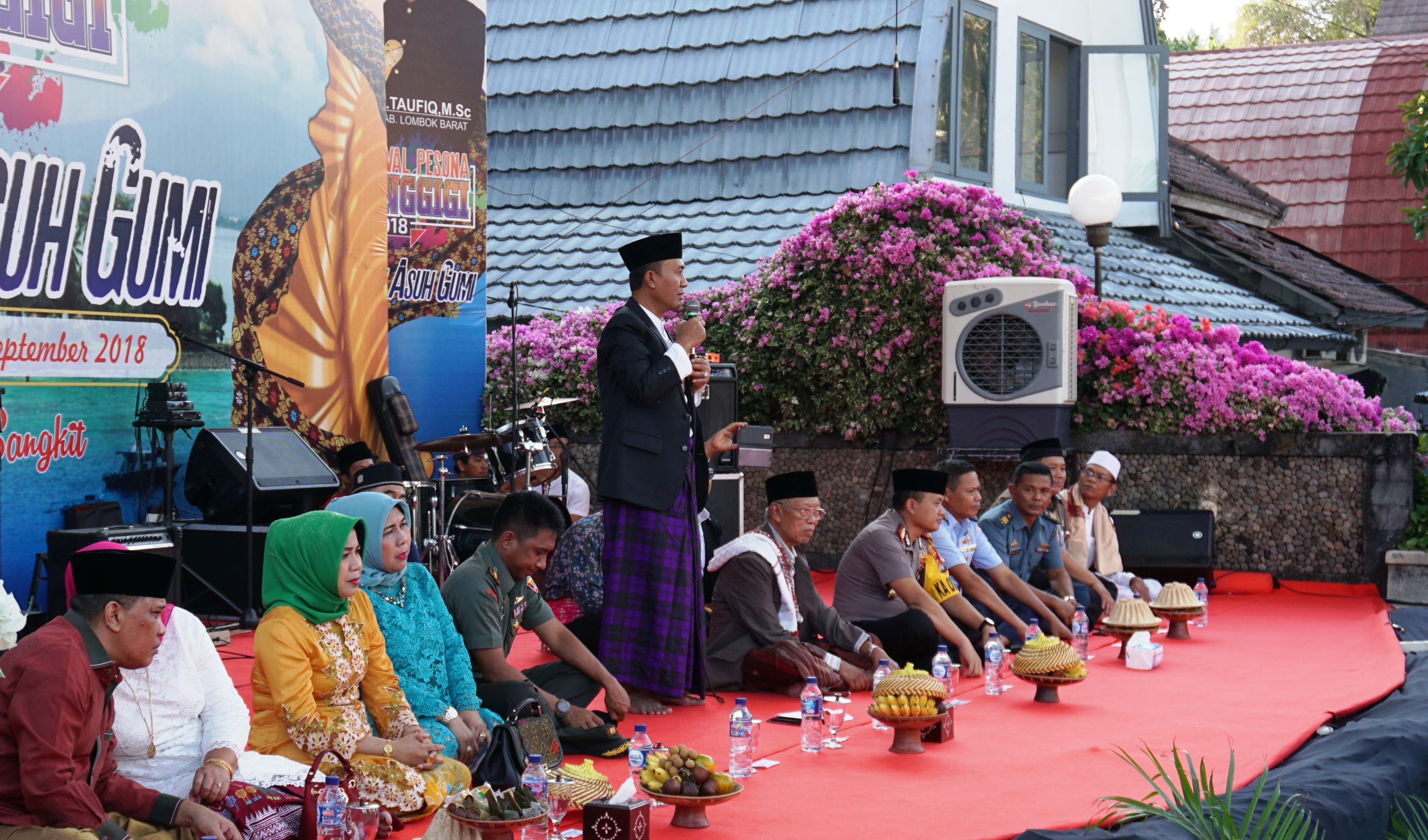 Bupati Lombok Barat H. Fauzan Khalid membuka secara resmi Festival Pesona Senggigi 2018
