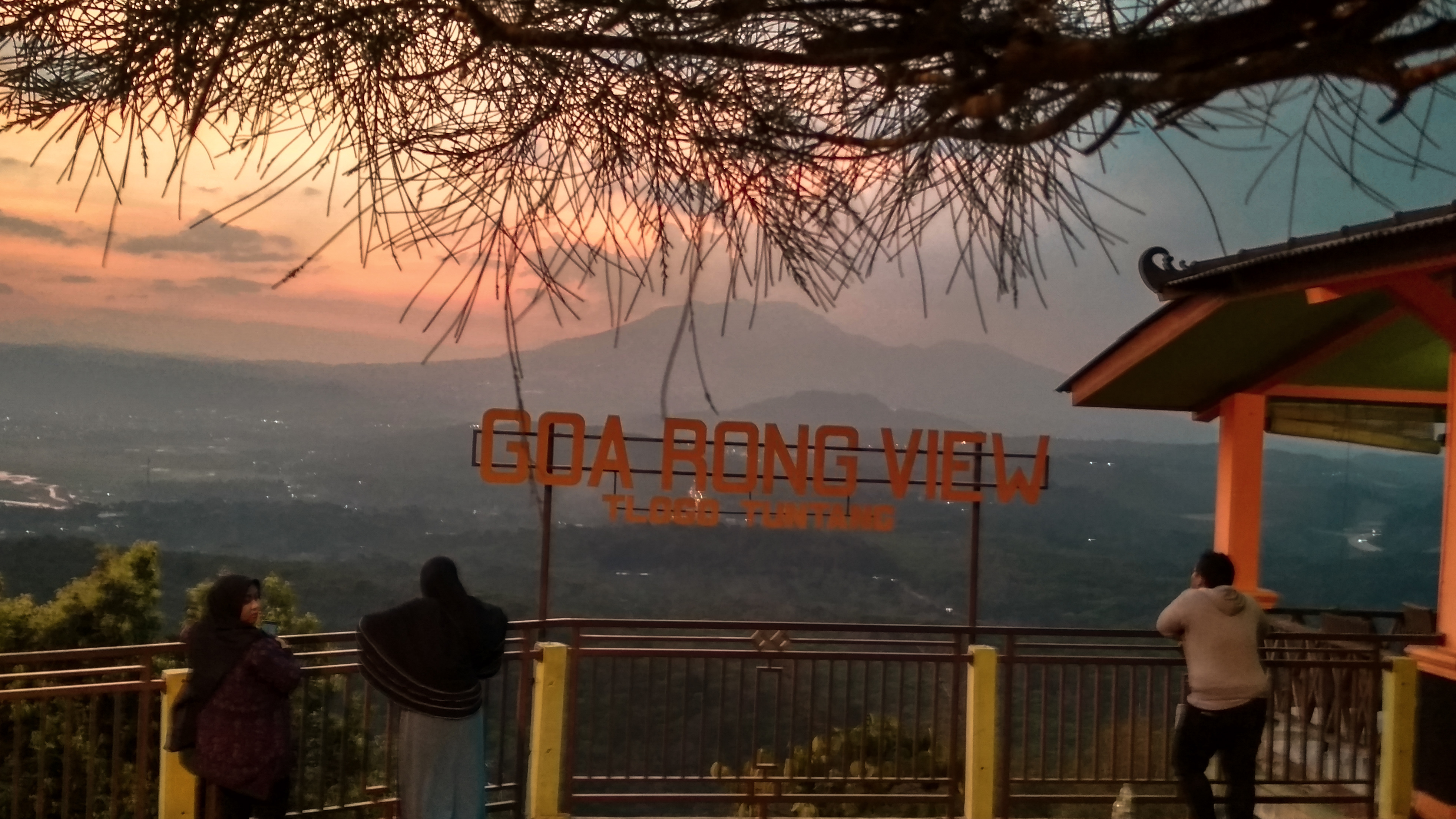 Goa Rong View, Wisata di Atas Awan Semarang dengan Sunset
