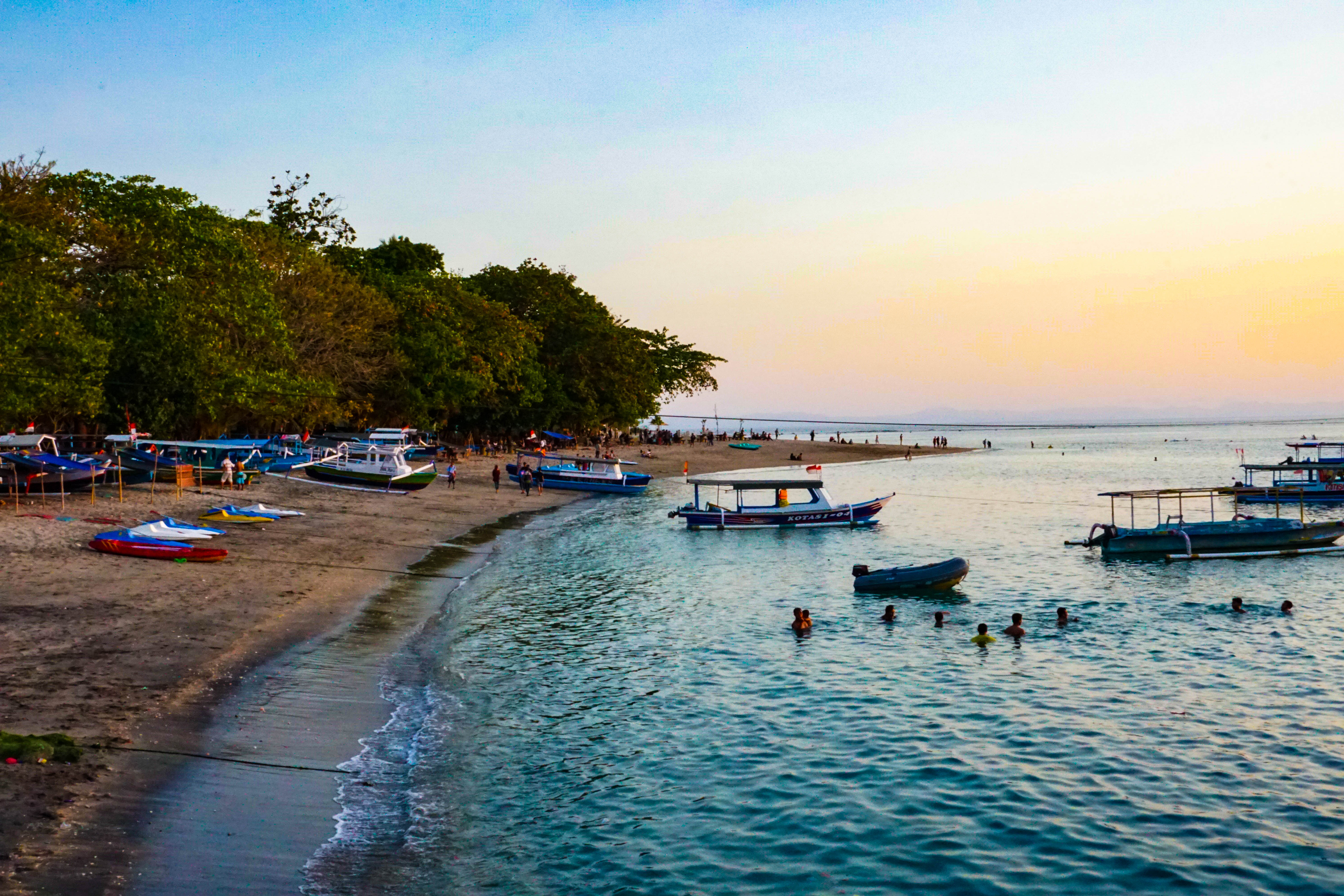  Pantai  Senggigi  Lombok Wisata Alam yang Pesonanya 