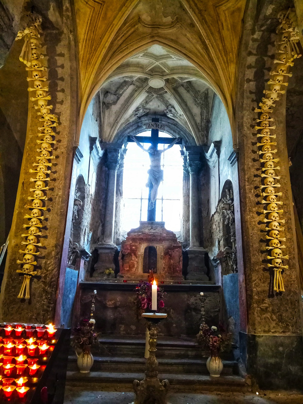 Altar Di Dalam Ossuary