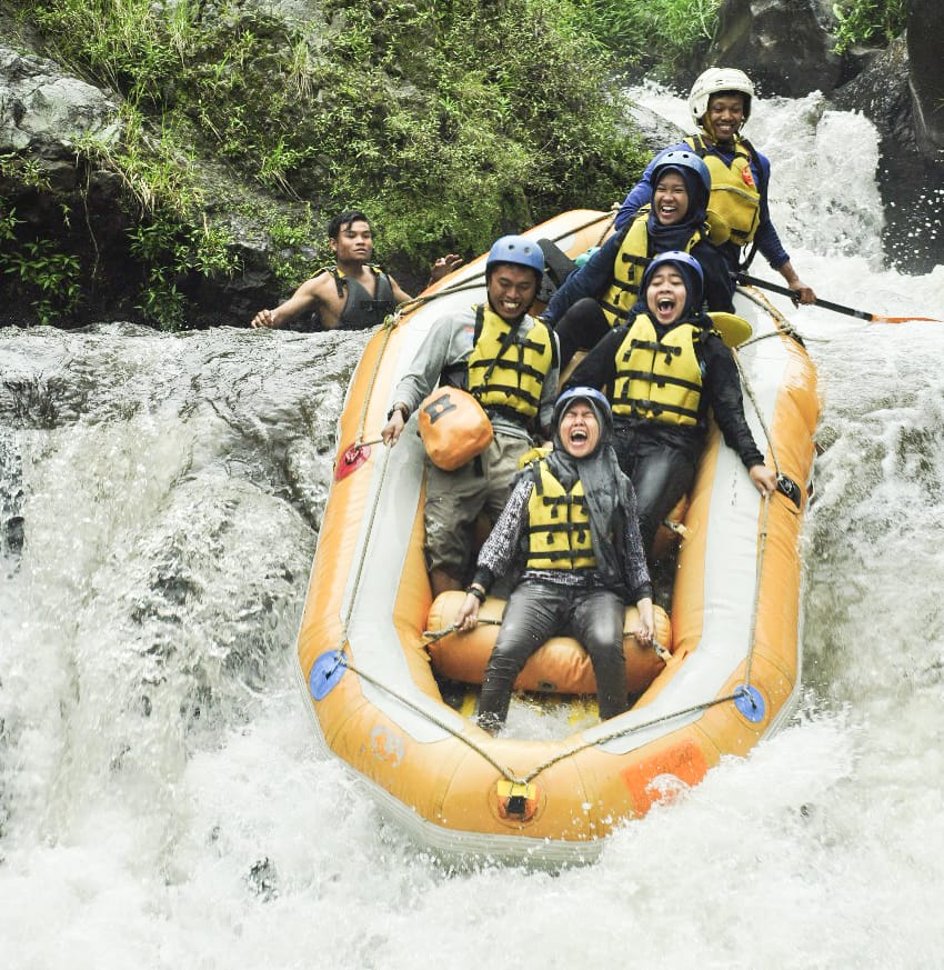 Eskpresi Rafting di Sungai Amprong (c) Nurull Huda/Travelingyuk