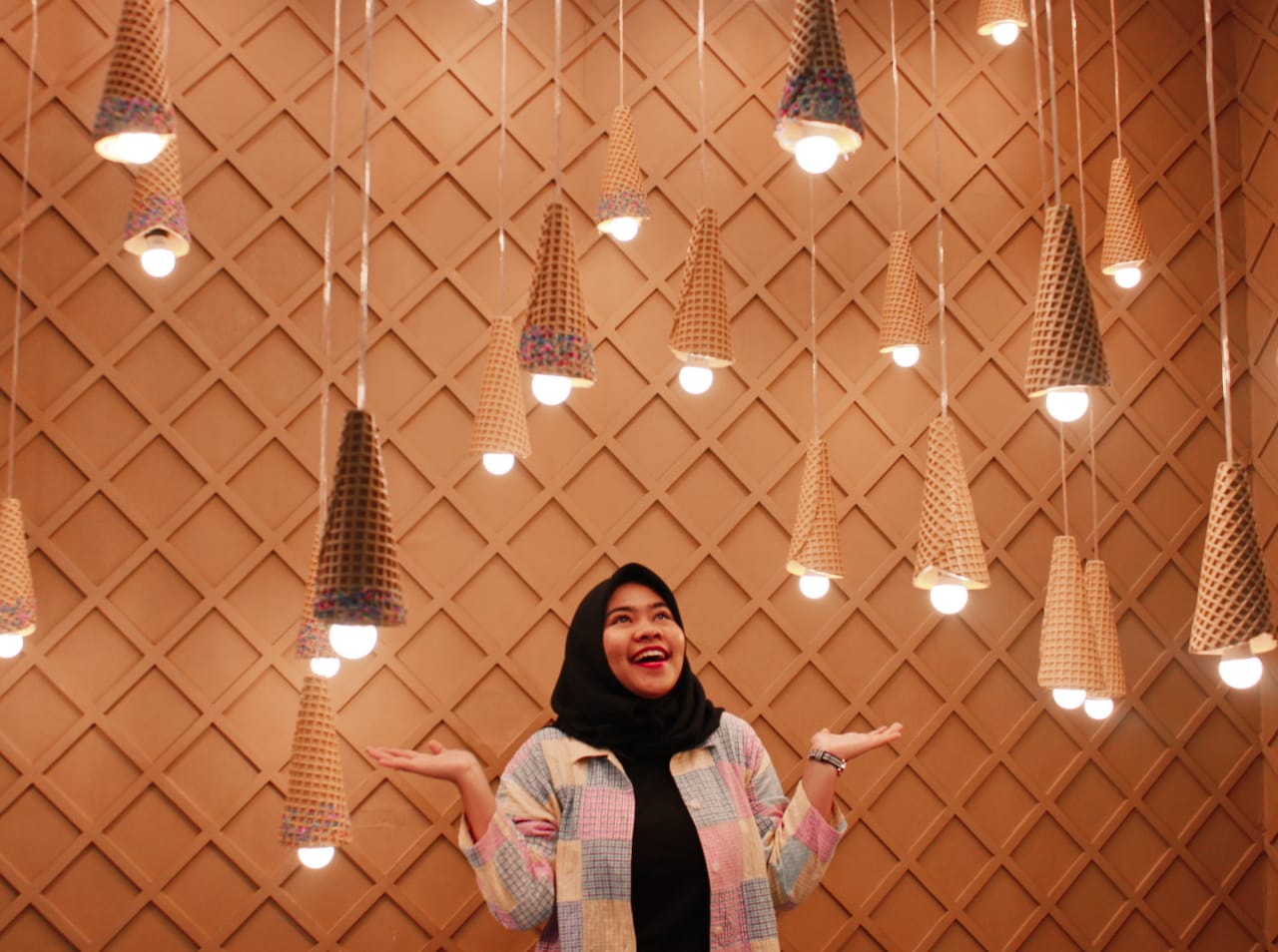 Spot: Cone Lights (c) Nurul Huda/Travelingyuk