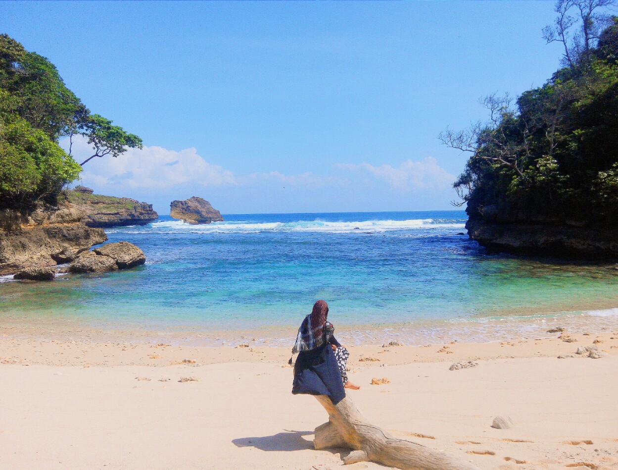 Keindahan Pantai Ngliyep, Wisata di Malang dengan Mitos Nyi Roro
