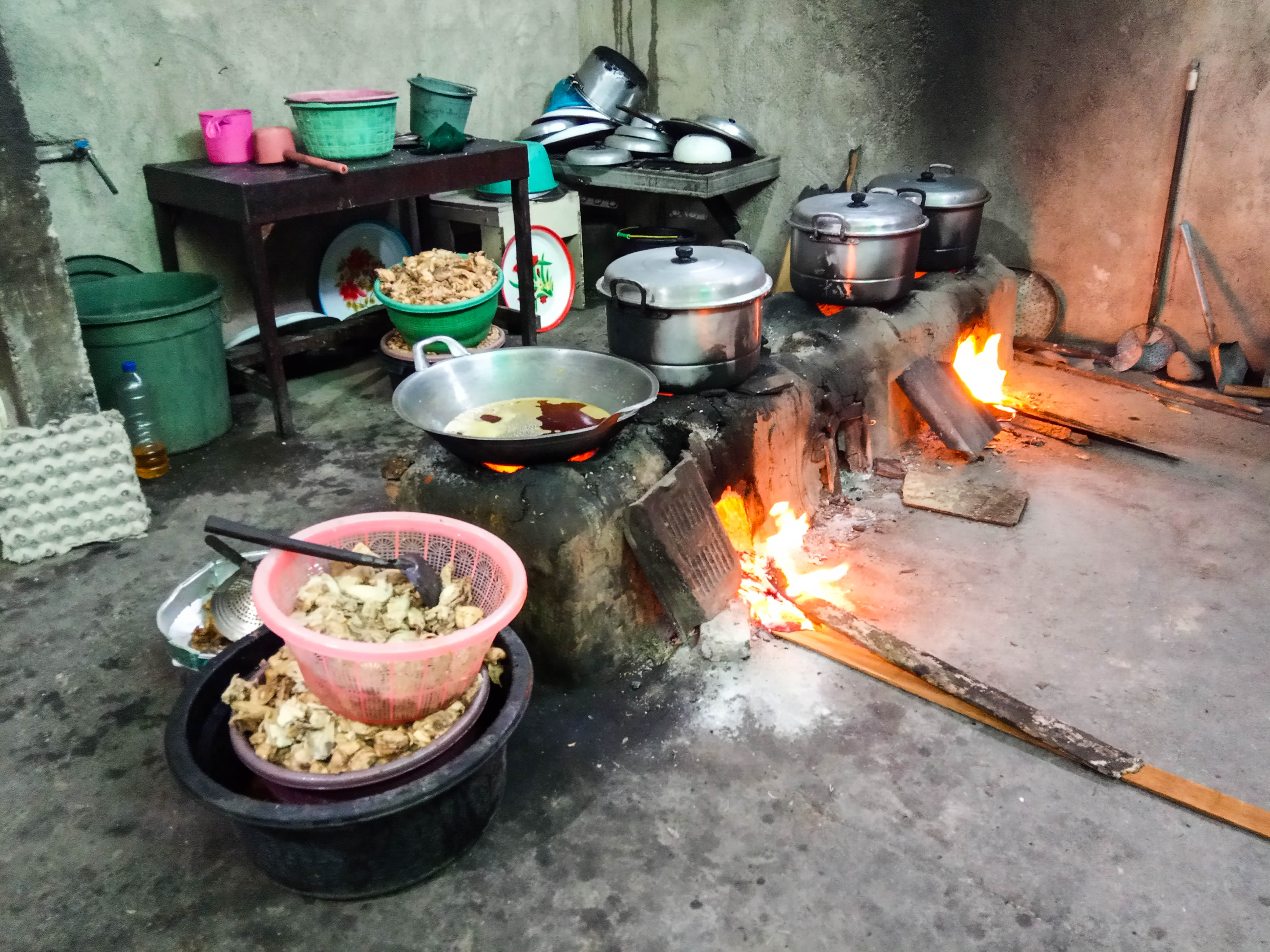 Dapur Nasi Sandik masih tradisional