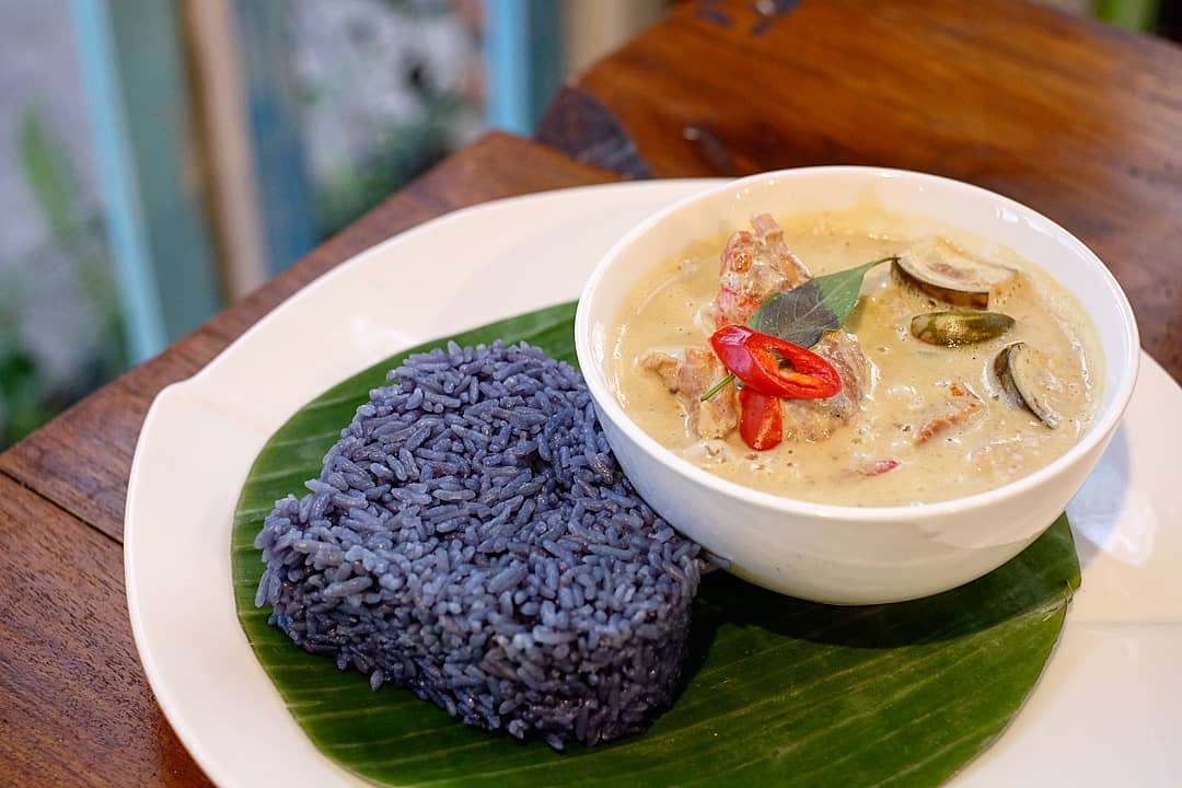 Beef Green Curry dengan nasi ungunya yang jadi favorit - via instagram/@ongkyadisurya