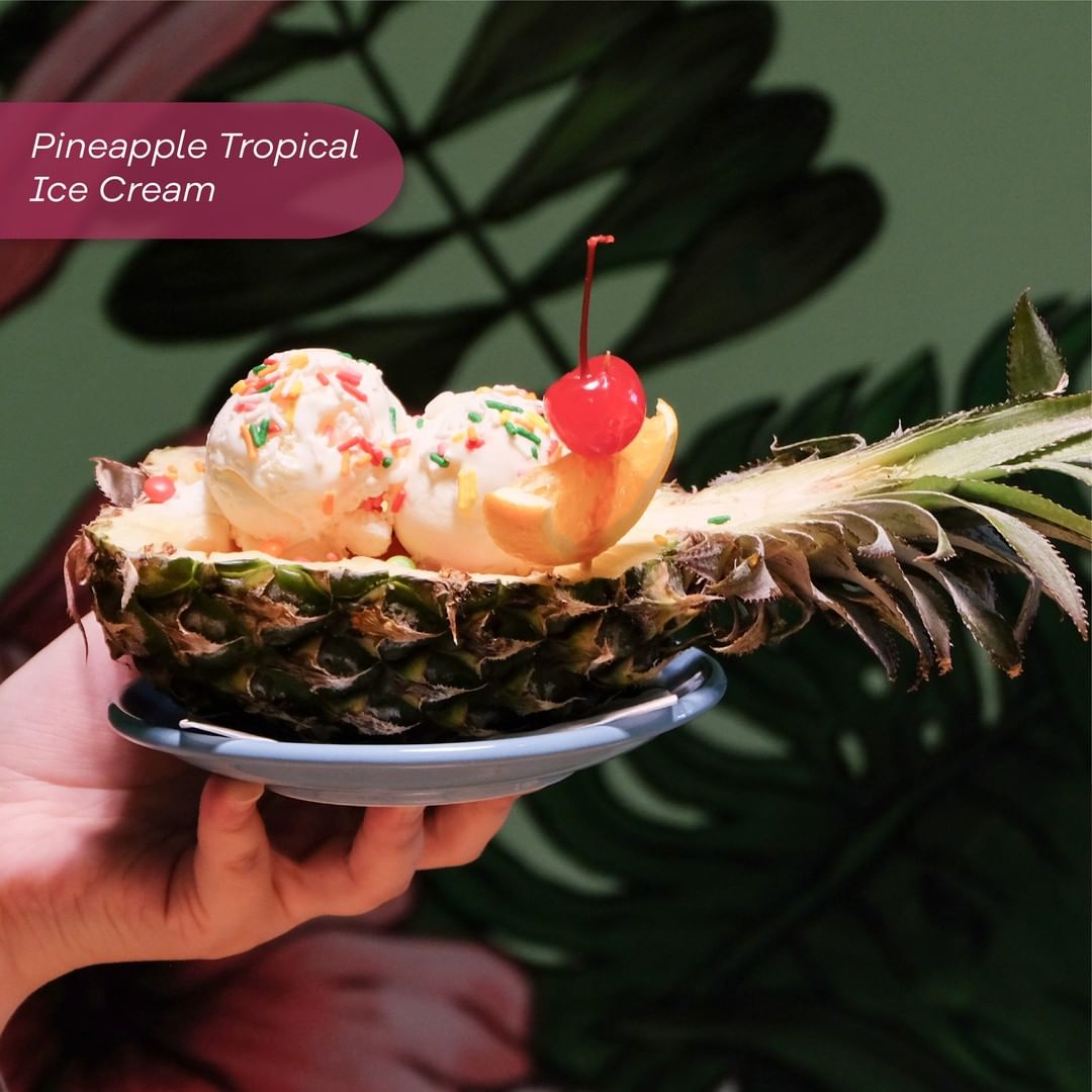 Pineapple Tropical Ice Cream, yang legit dan nyegerin - via instagram/@warlamanbdg