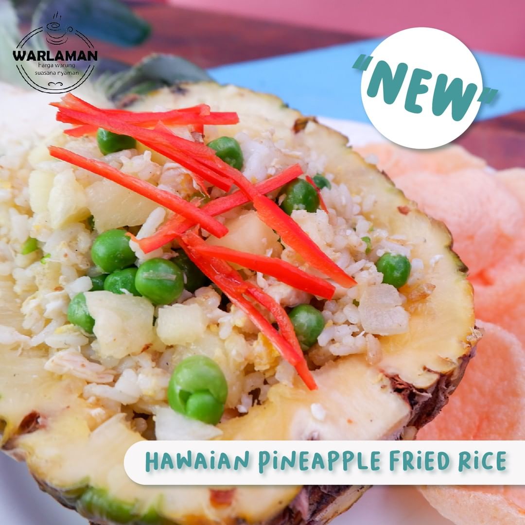 Mau lebih summer? Ada menu “Hawaiian Pineapple Fried Rice”