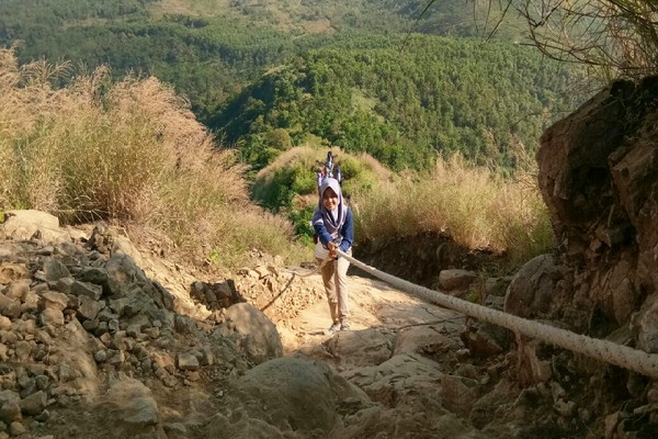 Tantangan mendaki Gunung Batu Bogor