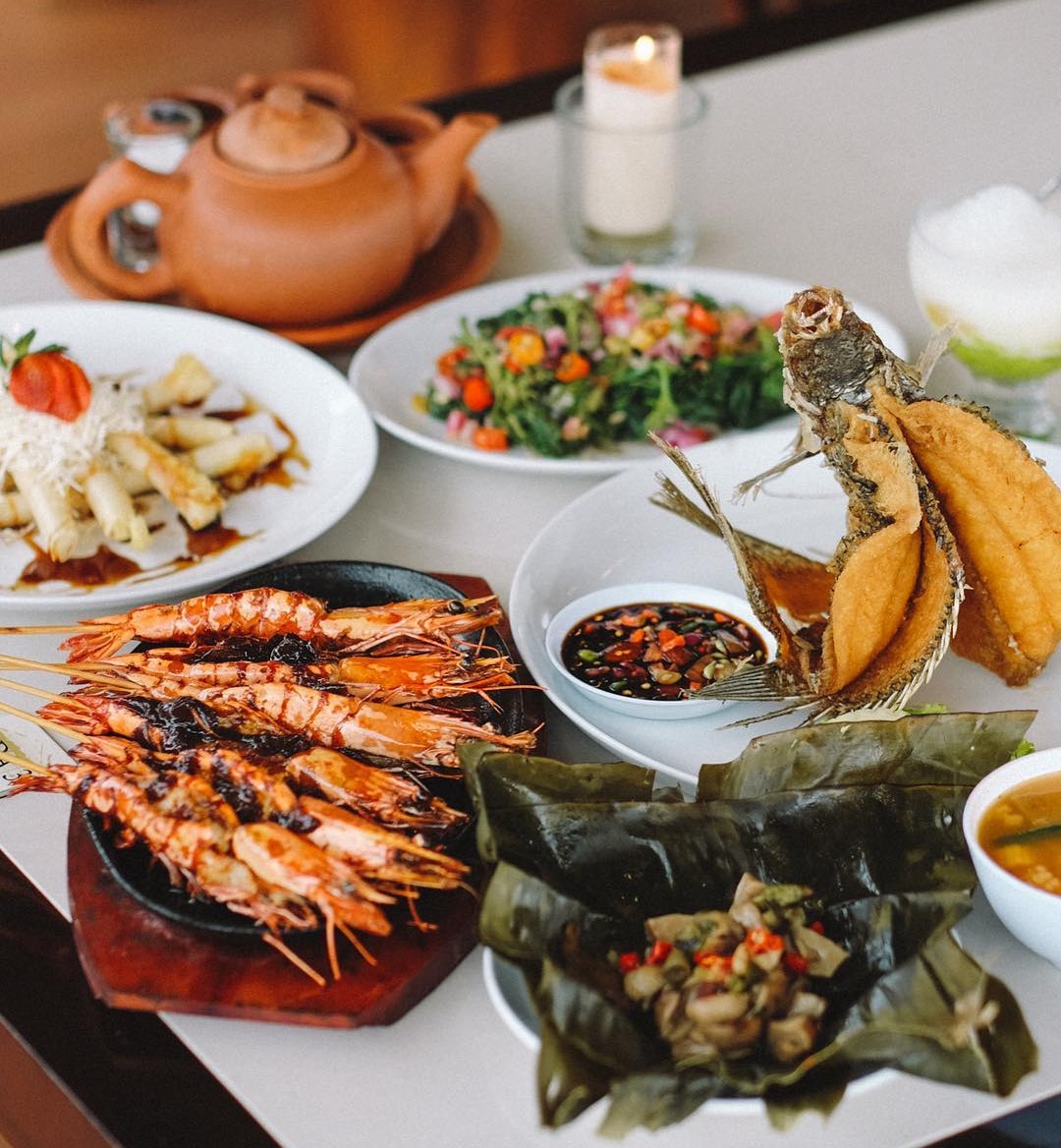 Aneka menu seafood dan sayur di Bumi Sampireun Bogor - via instagram/@bumisampireun