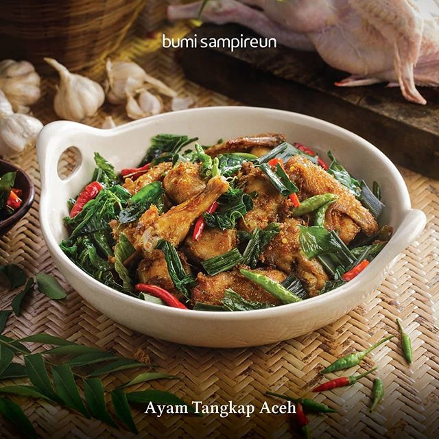 Ayam Tangkap Aceh, salah satu resep William Wongso yang bisa kamu nikmati di Bumi Sampireun Bogor - via instagram/@bumisampireun