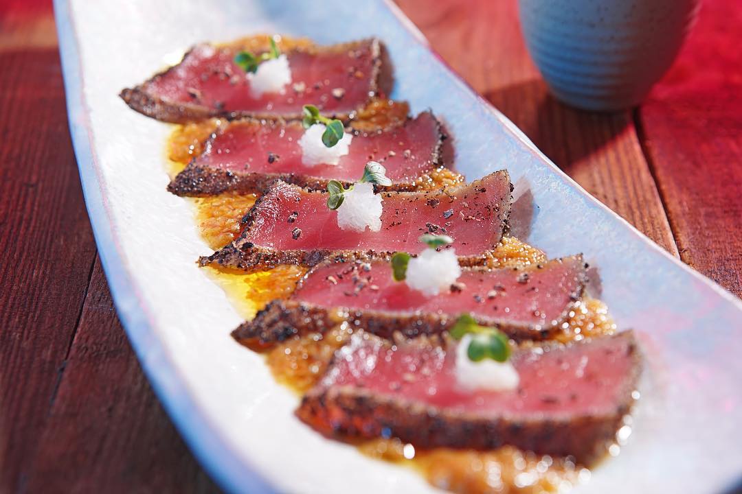 Sashimi Tuna dengan bahan yang fresh, bikin ngiler ya - via instagram/@kanpai_id