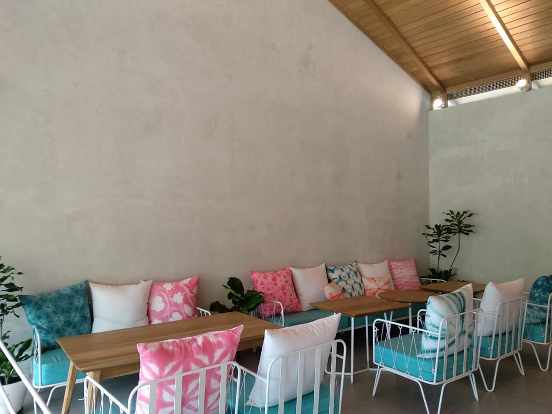Interior Kinokimi Coffee yang berpadu apik dengan desain ruangan - via instagram/@jarambahbandung