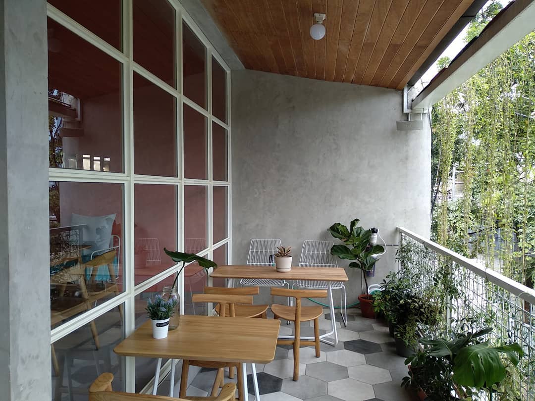 Area semi-outdoor di Kinokimi COffee, Bandung - via instagram/@instagram/@kinokimicoffee