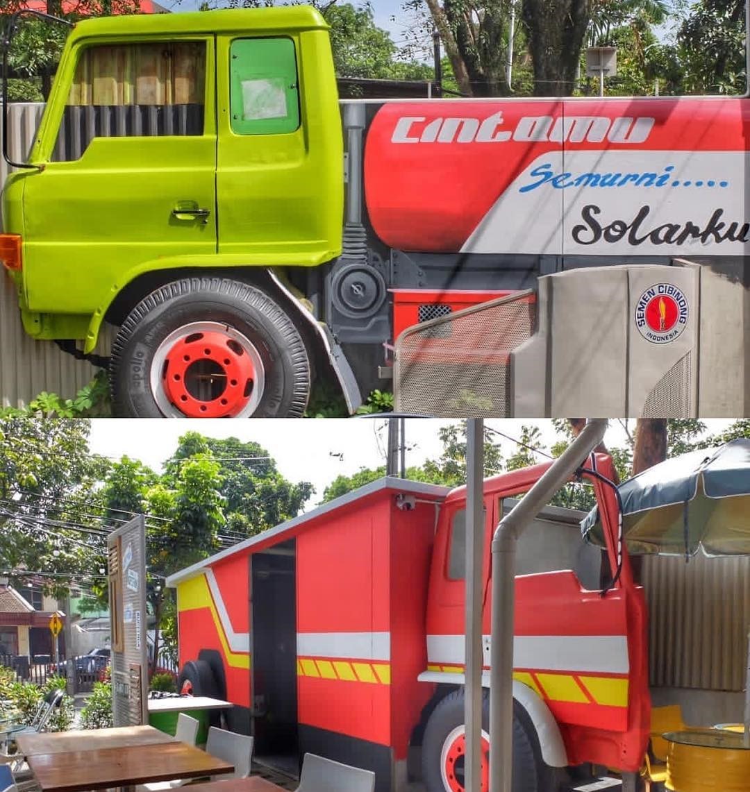 Miniatur truk berbagai warna di Kopi Truk Bandung - via instagram/@kopi.truk