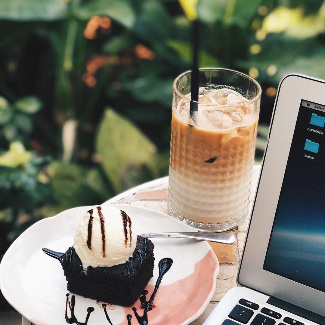Brownies Ice Cream dan Ice Coffee Latte yang jadi kegemaran - via instagram/@rikisugianto_