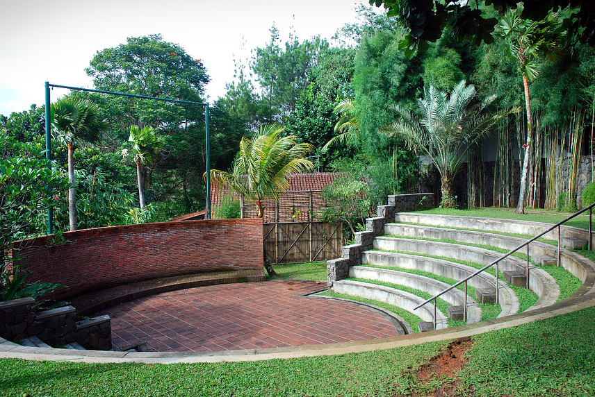 Area Amphitheater di Selasar Sunaryo, Bandung - via instagram/@omuniuum