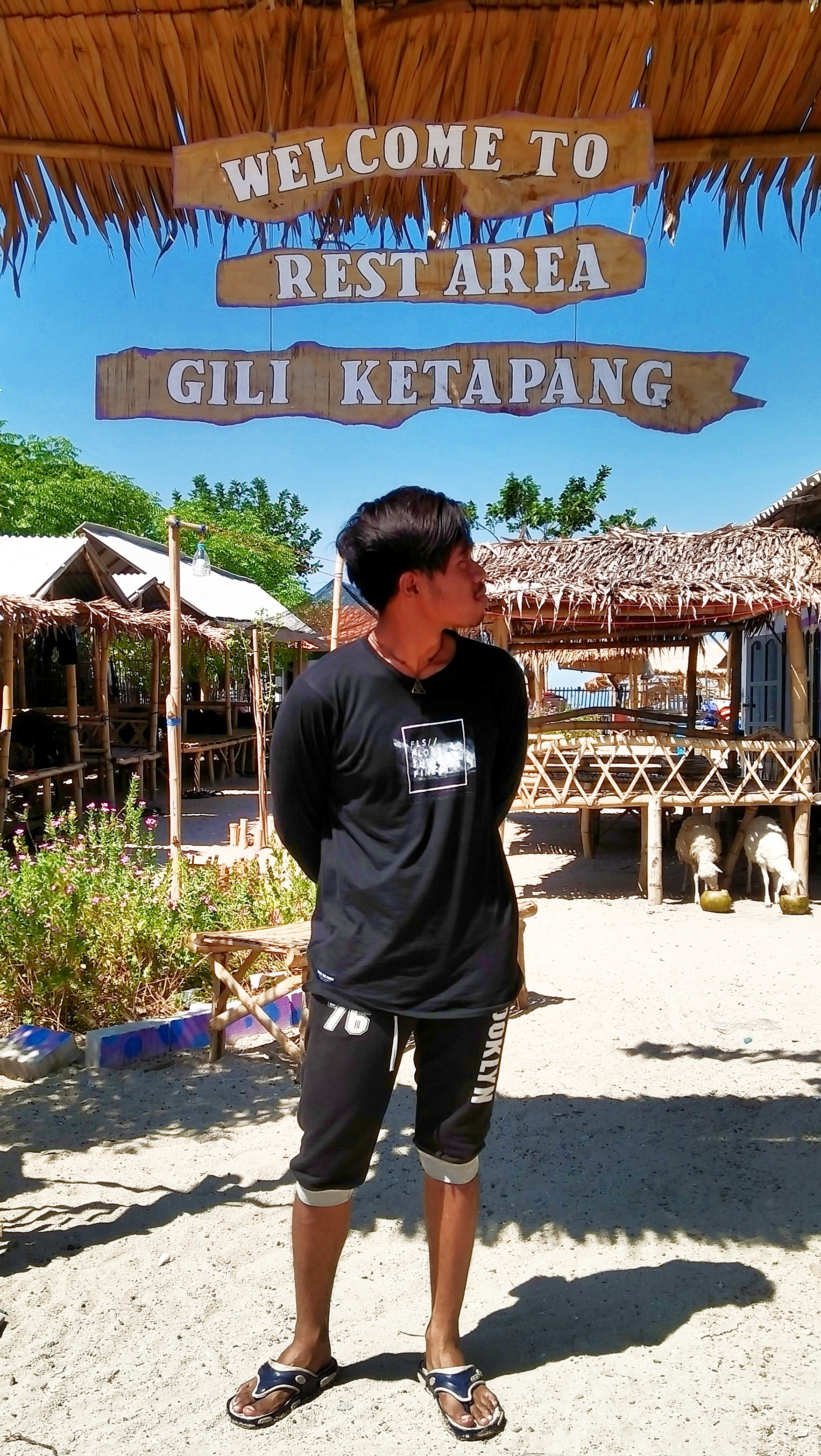 Rest area Gili ketapang (c) Haris Kurniawan/Travelingyuk