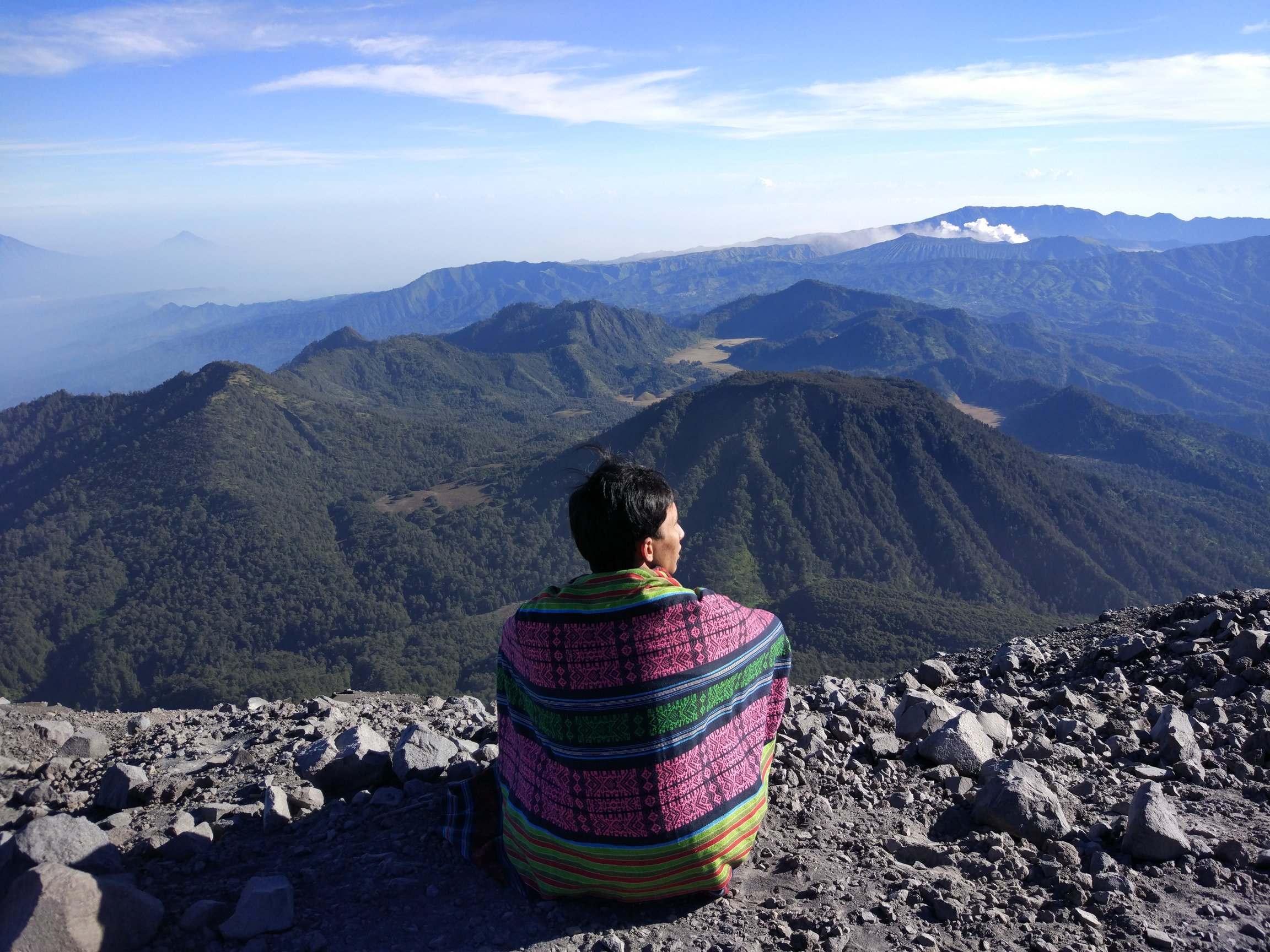 Pemandangan TNBTS dari puncak Mahameru (sumber: rosita)